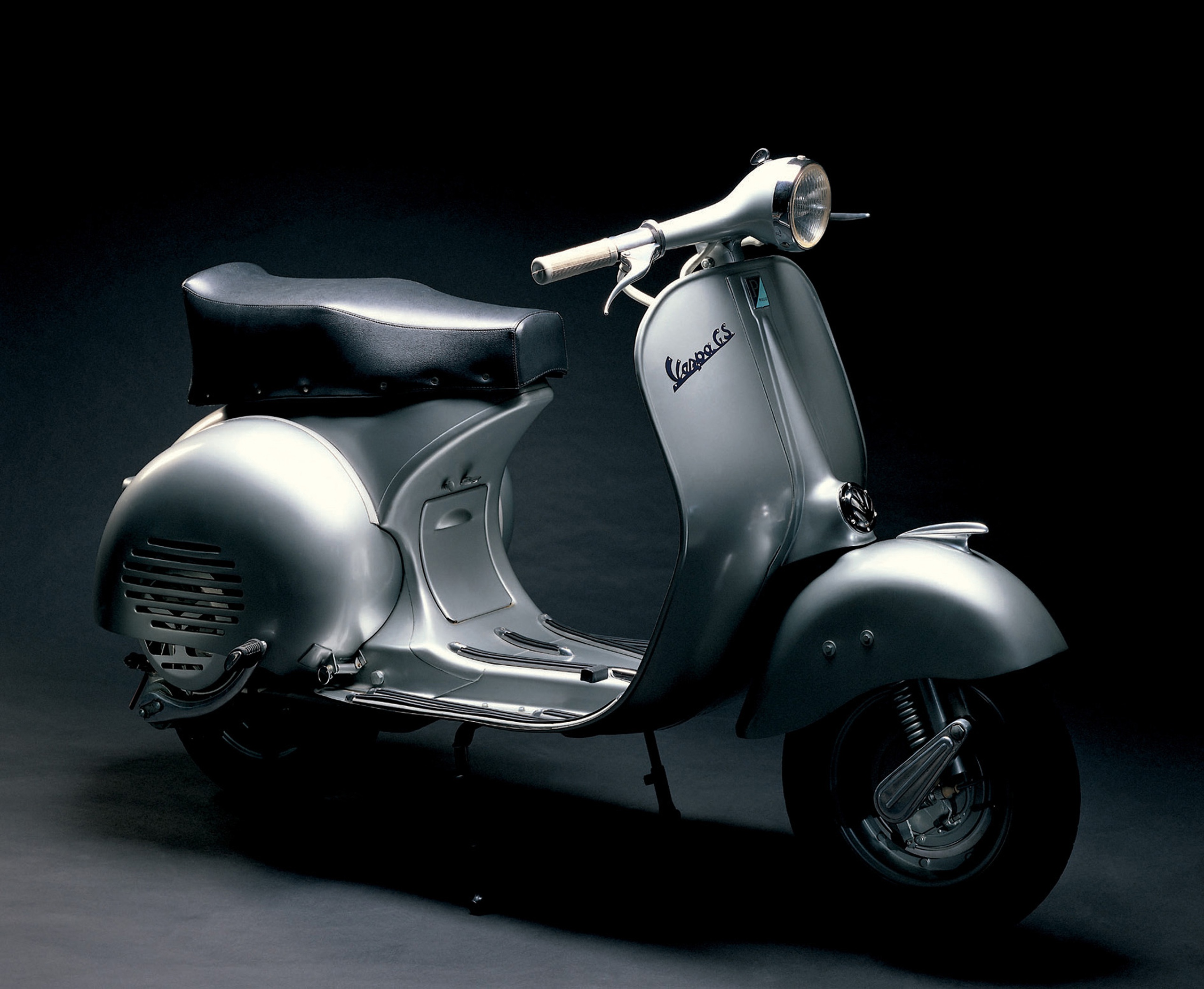 02-vespa-150-gs-1955-17791692455231716429411 Người Ý gọi nó là "con ong", cả thế giới gọi nó là biểu tượng, Vespa ra mắt bộ sưu tập kỷ niệm 80 năm tại Việt Nam - Ảnh 4.
