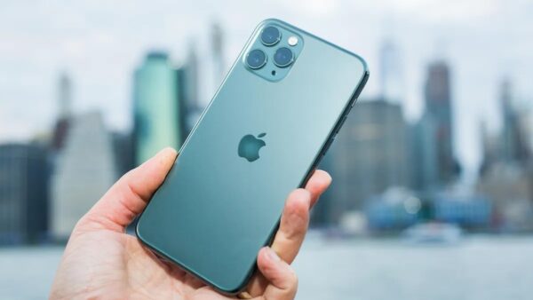 Đây là iPhone 3 mắt rẻ nhất Việt Nam, sang, xịn hơn iPhone 17e mới, đe nẹt Galaxy S26