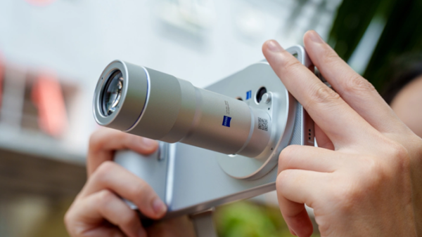 Cận cảnh Vivo X300 Ultra giá 50 triệu: ‘Quái vật’ nhiếp ảnh 200MP vừa mở bán tại Việt Nam