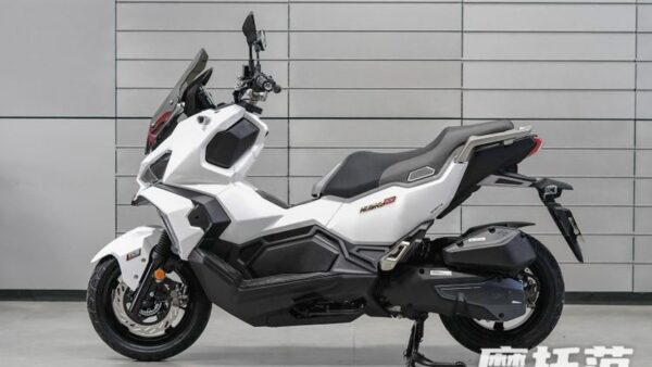 Mẫu xe máy này của nhà SYM có thể được coi là “quái vật đường dài” 150cc với bình xăng 15,2L, chạy gần 800 km một bình