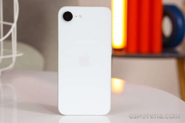 iphone-16e-rv-14-1