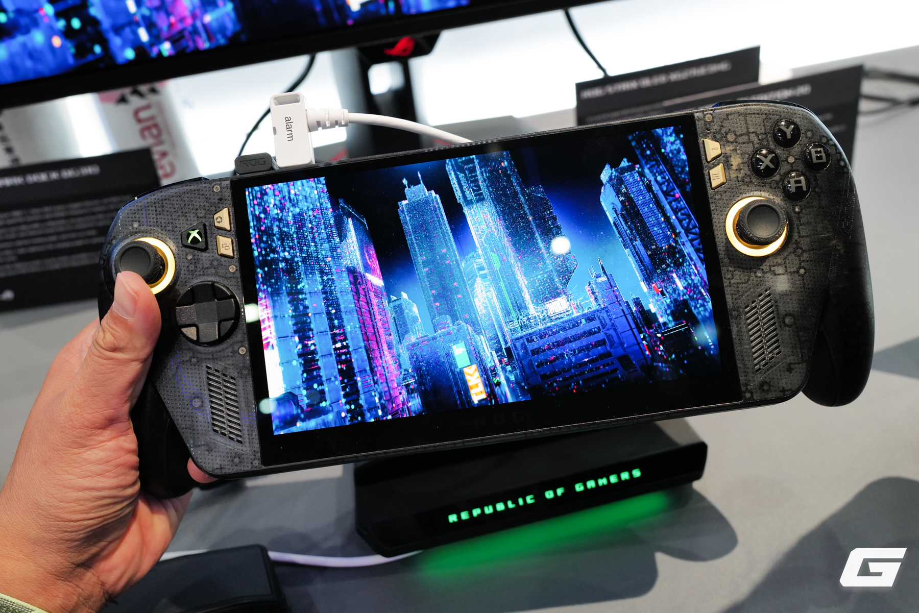 Dạo quanh gian hàng ASUS ROG tại Computex 2026: Laptop SCAR 18 với màn 4K 240Hz, Xbox Ally kỷ niệm 20 năm và concept handheld đầy hứa hẹn - Ảnh 7.