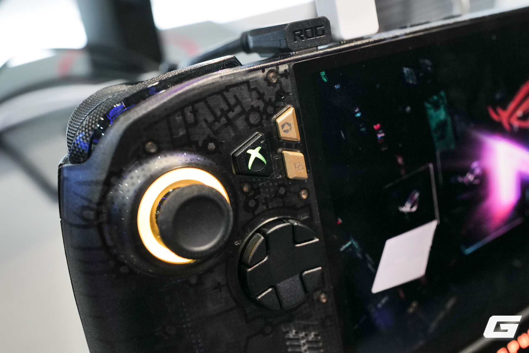 Dạo quanh gian hàng ASUS ROG tại Computex 2026: Laptop SCAR 18 với màn 4K 240Hz, Xbox Ally kỷ niệm 20 năm và concept handheld đầy hứa hẹn - Ảnh 8.
