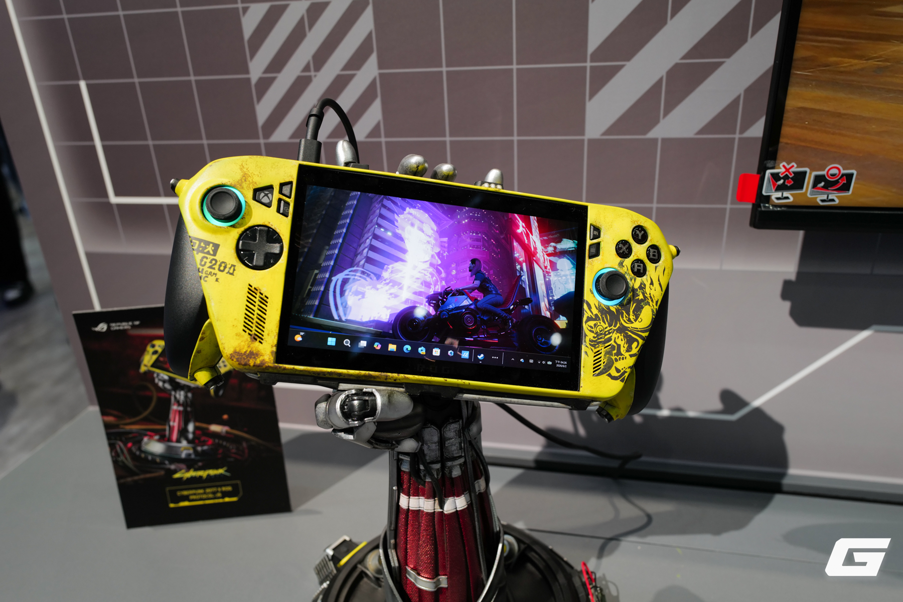 Dạo quanh gian hàng ASUS ROG tại Computex 2026: Laptop SCAR 18 với màn 4K 240Hz, Xbox Ally kỷ niệm 20 năm và concept handheld đầy hứa hẹn - Ảnh 19.