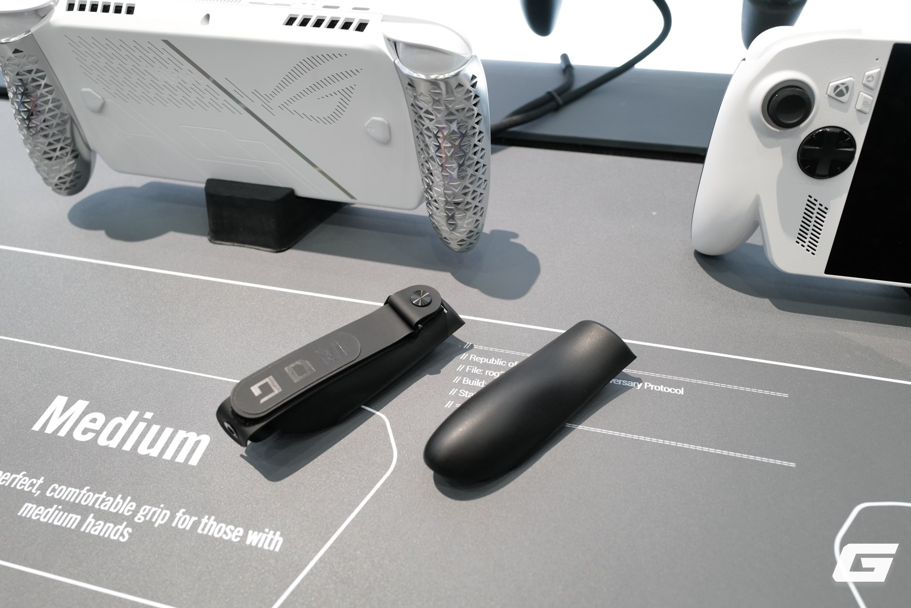 Dạo quanh gian hàng ASUS ROG tại Computex 2026: Laptop SCAR 18 với màn 4K 240Hz, Xbox Ally kỷ niệm 20 năm và concept handheld đầy hứa hẹn - Ảnh 24.