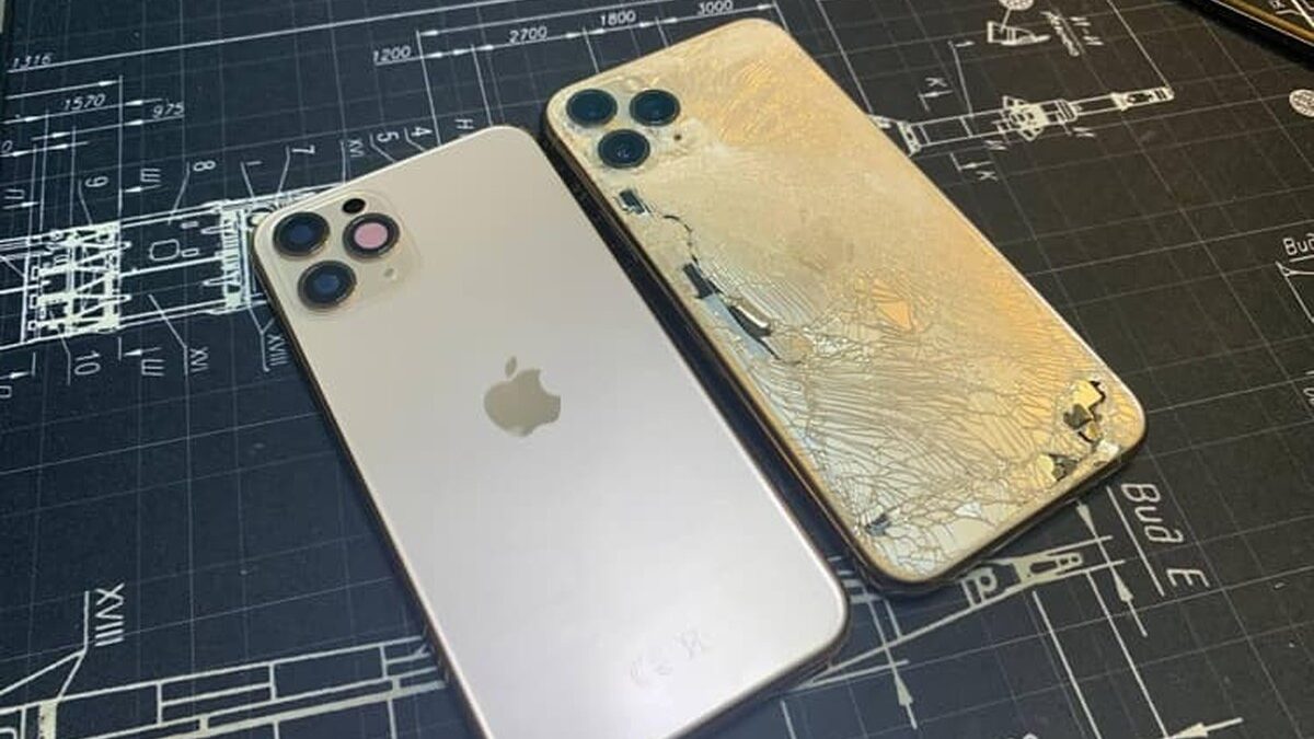 Rộ trào lưu đập nát iPhone đắt tiền để chứng tỏ “bản lĩnh đàn ông” của giới trẻ Nga