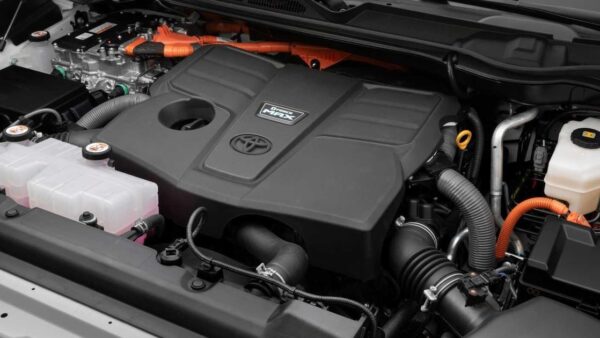Cú gõ búa giúp Toyota tiết kiệm hàng triệu USD chi phí thay động cơ