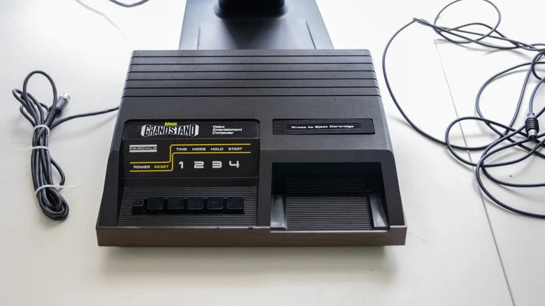 fairchild-channel-f-1787417028-1787830369685-17878303700351353397664 Đây là món đồ điện tử mà ngày xưa "cho cũng không ai lấy", thế mà giờ nhà nào còn là đem đi bán được khối tiền - Ảnh 1.