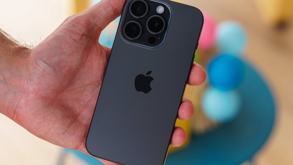 Bảng giá iPhone 15 giữa tháng 7: iPhone 15 Pro Max rẻ sập sàn, iPhone 15 vua giá rẻ mới ăn đứt iPhone 17e