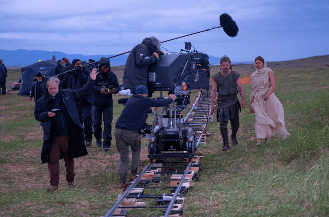 screenshot-2026-07-21-111312-1784610850642-1784610850833331790189 Christopher Nolan vừa làm điều Apple từng làm với iPhone: Cả Hollywood buộc phải bước vào một cuộc đua hoàn toàn mới - Ảnh 4.