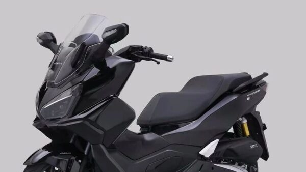 Honda tung mẫu xe tay ga thu nhỏ của Forza 350, trang bị camera hành trình, kính chắn gió chỉnh điện cùng màn hình cảm ứng, giá chưa tới 70 triệu đồng