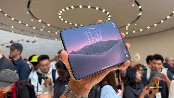Apple nói gì về lỗi nứt màn hình nghiêm trọng trên iPhone Duo?